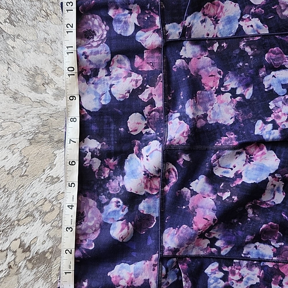 Athleta Salutation Stash Pocket ll Printed Tight SzM - Picture 3 of 8